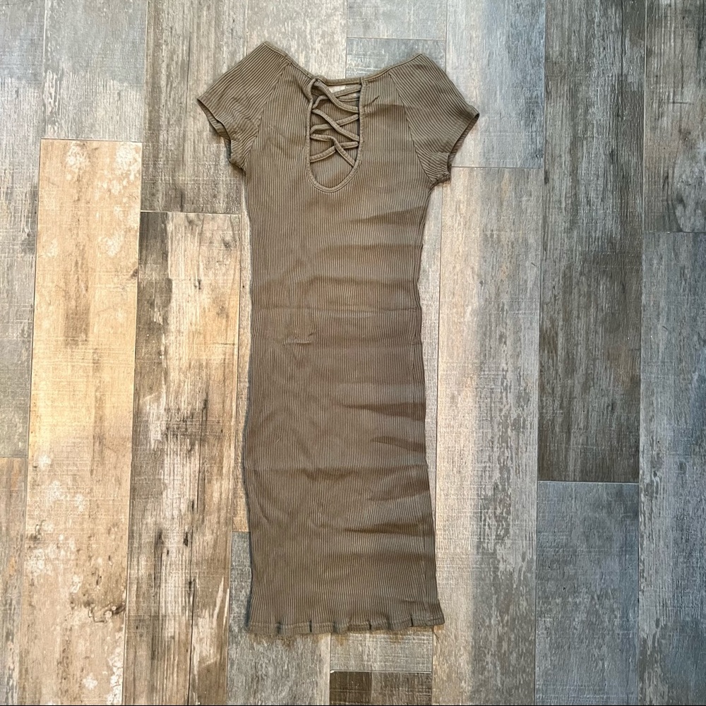 5/$25 📦 Ribbed army green bodycon dress with crisscross back detail